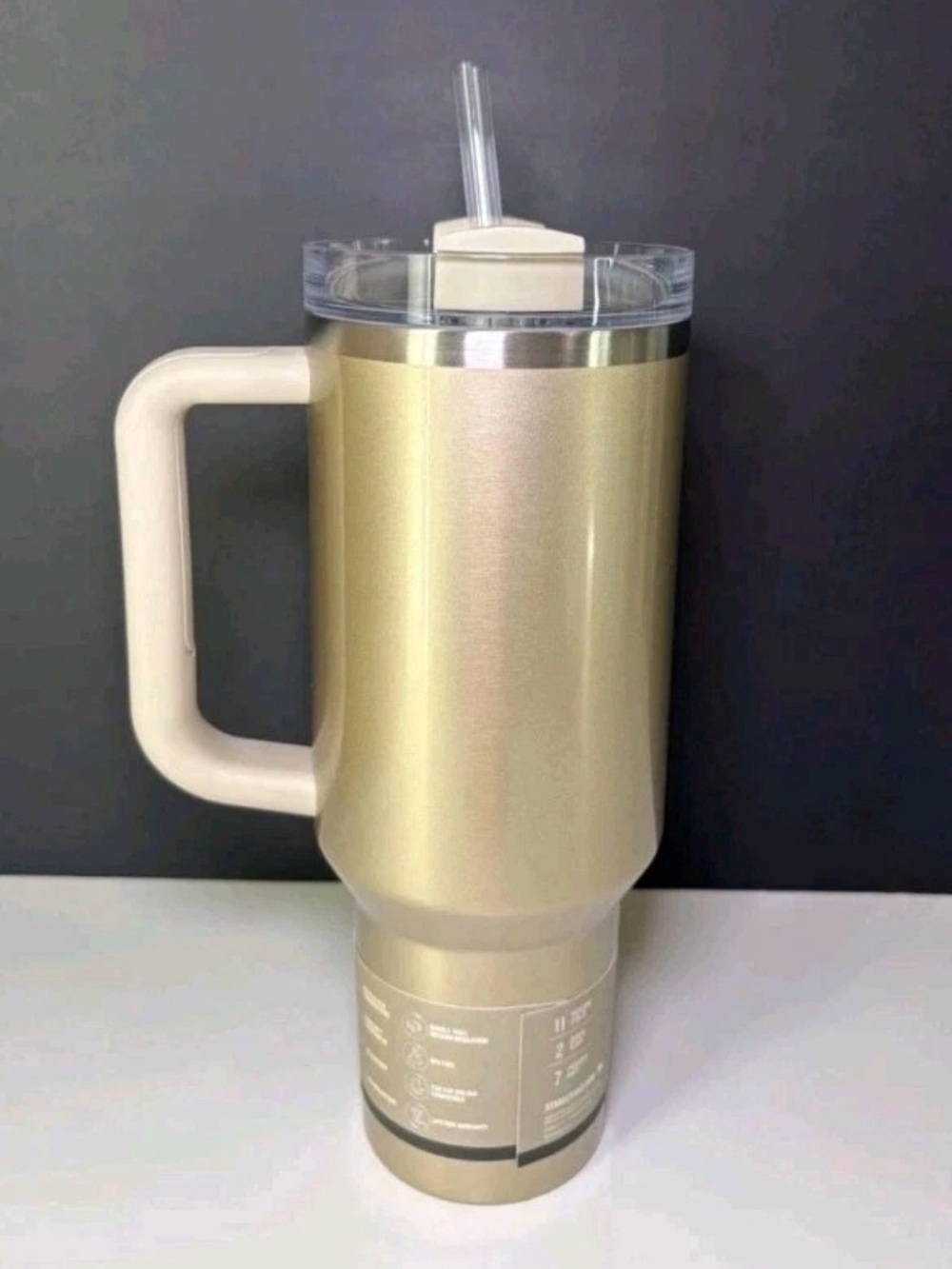 “Discontinued” Stanley & elf collab. Gold sparkle Tumbler-40oz Quencher H2O - Picture 2 of 2